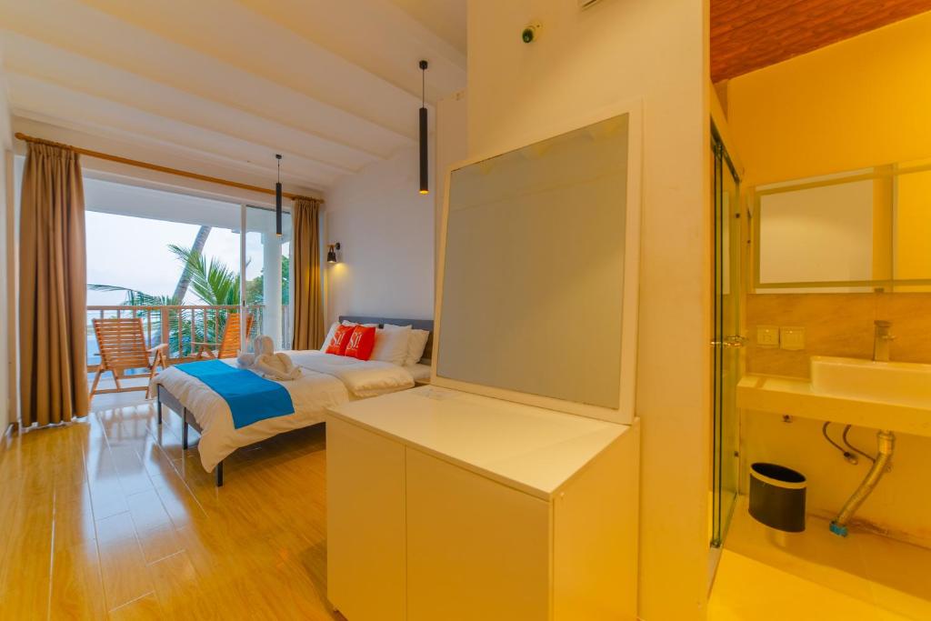 1 x Additional Night Stay - Thulusdhoo (BEFORE TRIP)